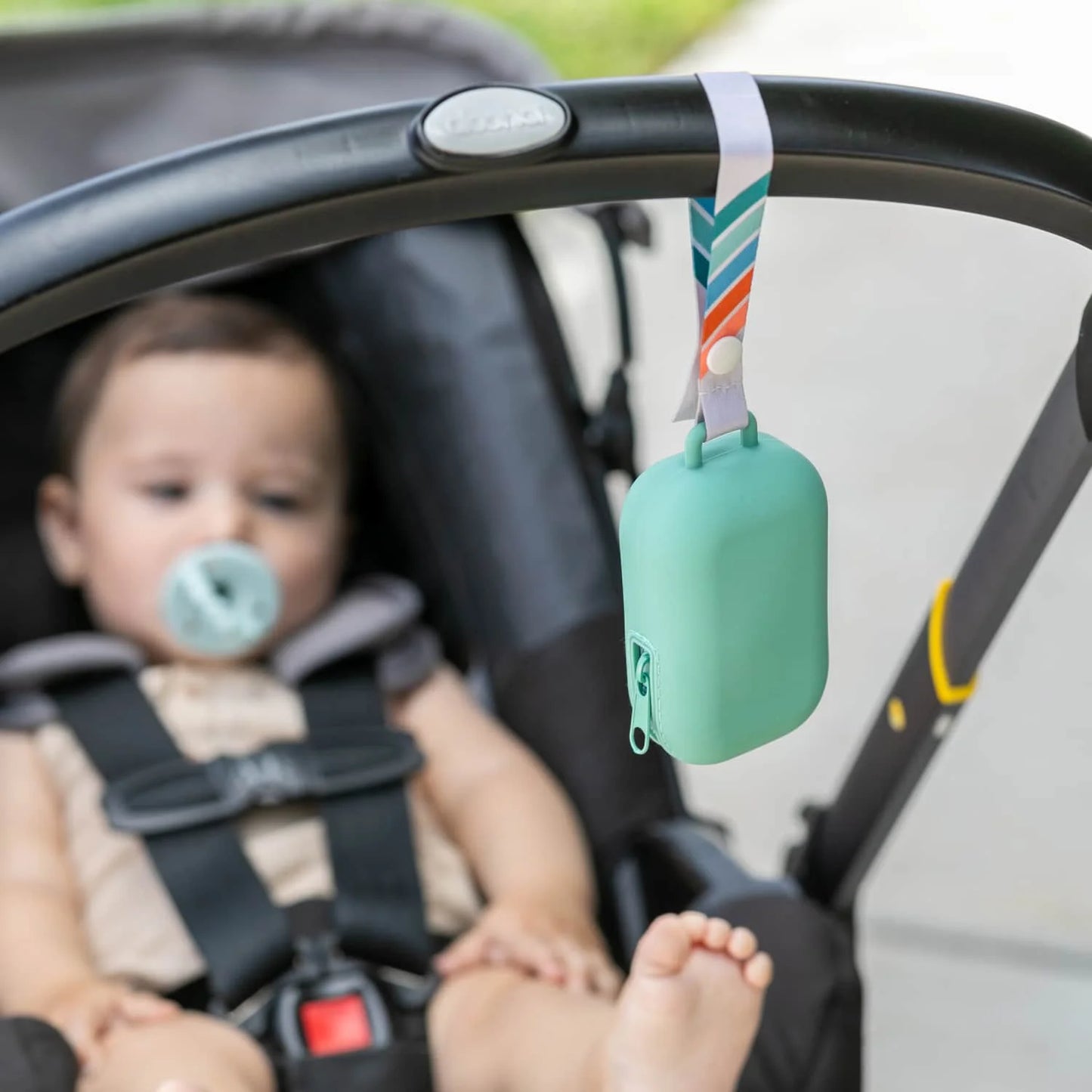 Infantino Paci Pod - Pacifier Holder